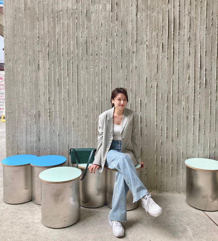 Jo Woo Ri (instagram.com/j_ourly)