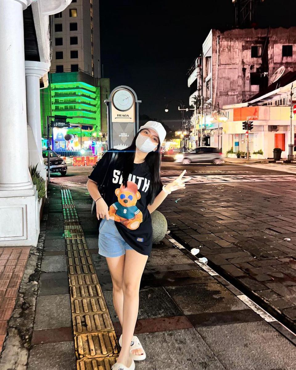 ide padu padan t-shirt ala Gracia JKT48 (instagram.com/jkt48gracia)