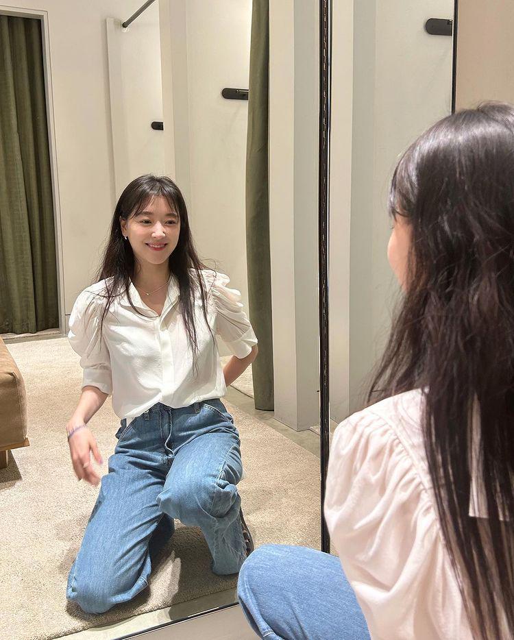 Jo Woo Ri (instagram.com/j_ourly)