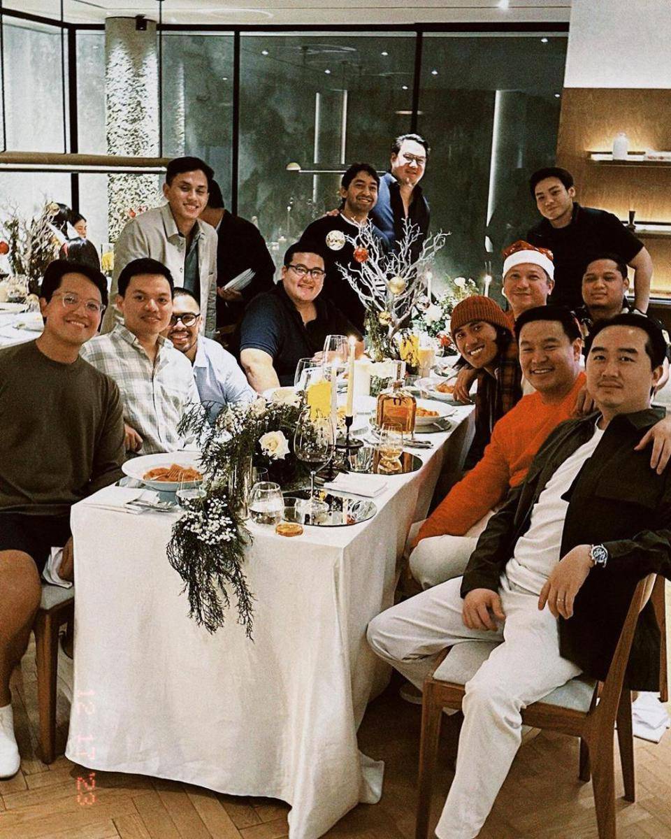 potret Gading Marten christmas dinner bareng sahabat (instagram.com/gadiiing)