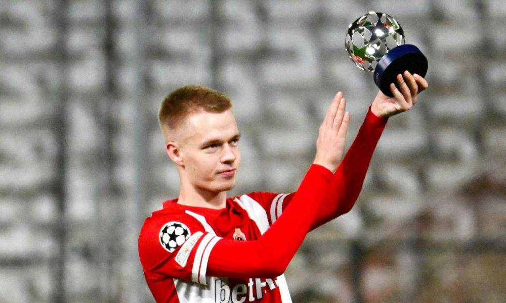 Arthur Vermeeren dianugerahi Man of The Match pada laga Royal Antwerp vs Barcelona matchday ke-6 Liga Champions 2023/2024, Kamis (14/12/2023) dini hari WIB. (royalantwerpfc.be)