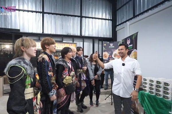 7 Potret Boyband Jepang Pari Pari Main ke Rumah Raffi Ahmad