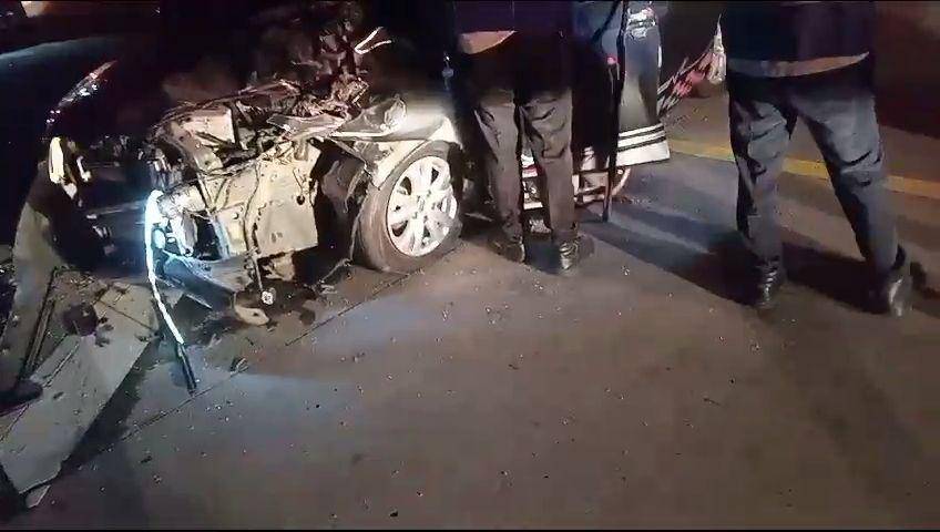 Ertiga tabrak bokong tronton parkir di KM 577 Ngawi,, dua orang tewas di lokasi kejadian/ IDN Times/ Istimewa