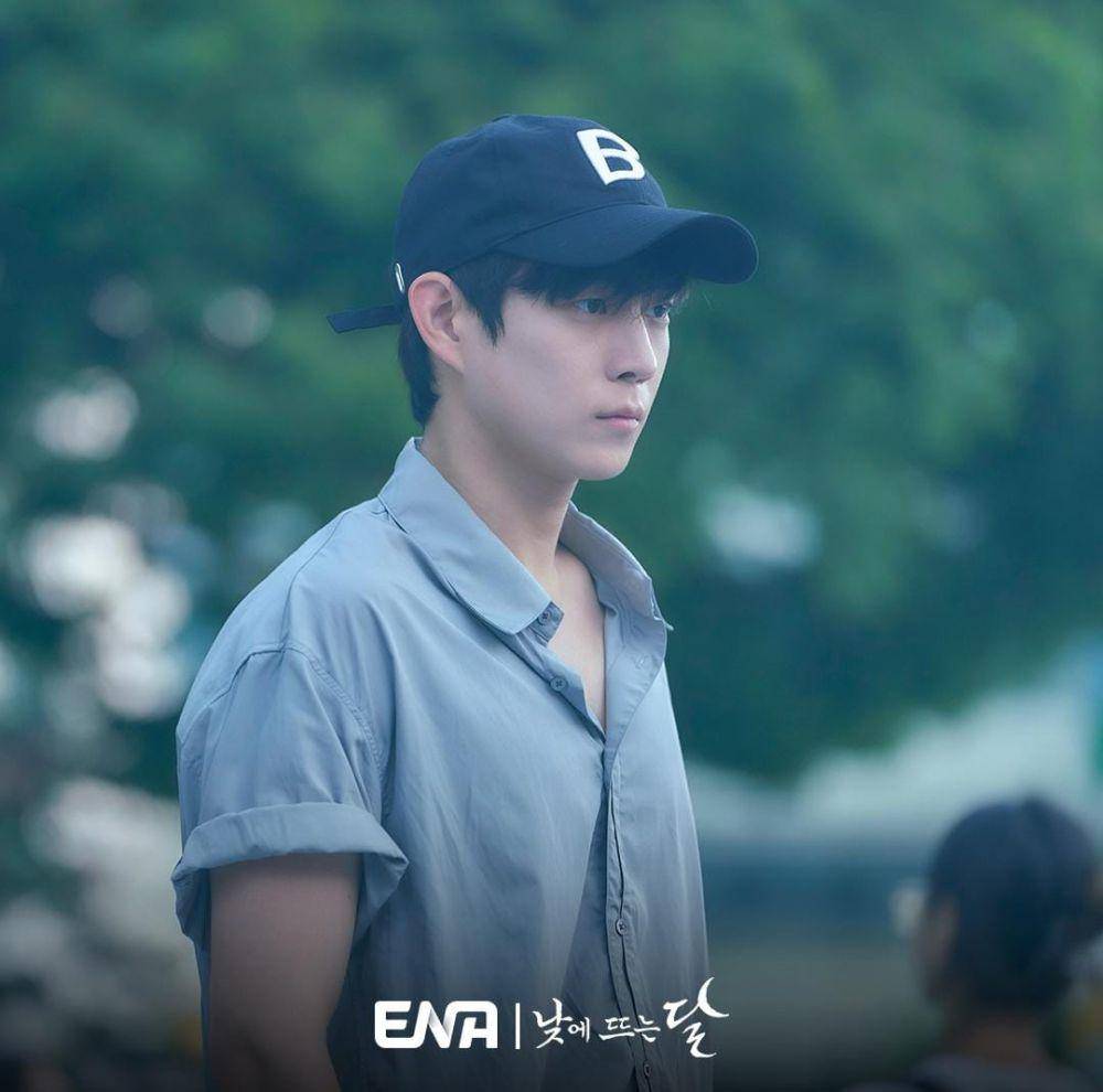 Kim Young Dae di drama Moon in the Day (instagram.com/channel.ena.d)