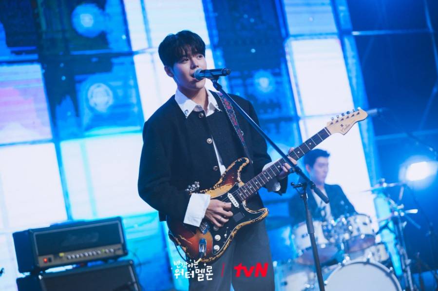 Ryeo Un di drama Twinkling Watermelon (Dok. tvN/Twinkling Watermelon)