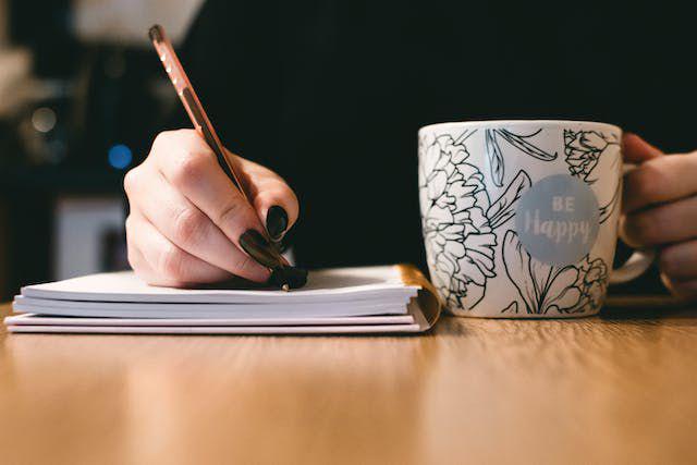 ilustrasi membuat perencanaan (pexels.com/Lisa Fotios)