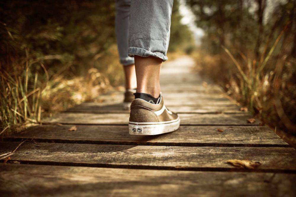 ilustrasi berjalan kaki (Pexels/ Tobi)