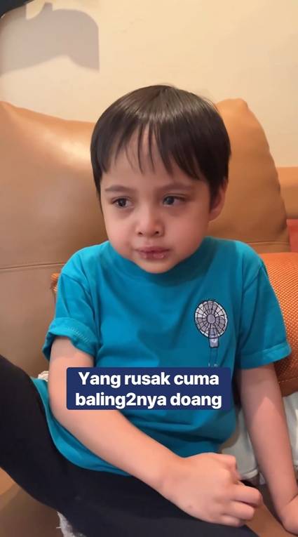potret Arrasya menangis karena kipasnya rusak (instagram.com/tasyakamila)
