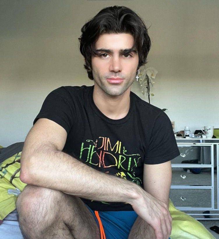 potret Max Ehrich (instagram.com/maxehrich)