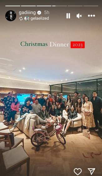 potret Gading Marten christmas dinner bareng sahabat (instagram.com/gadiiing)