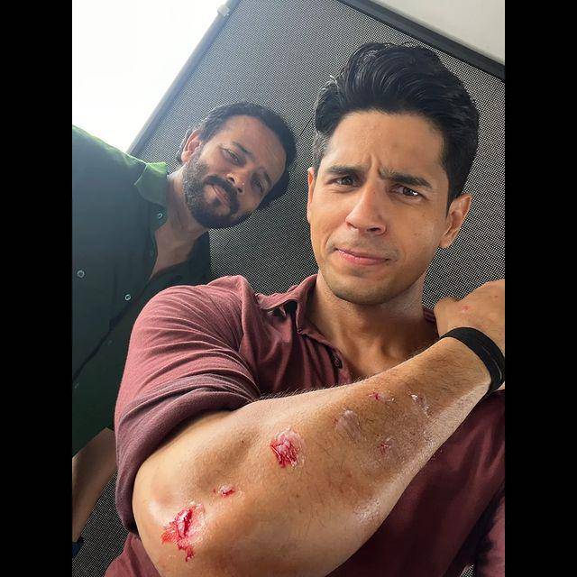 potret Sidharth Malhotra saat syuting Indian Police Force (instagram.com/sidmalhotra)