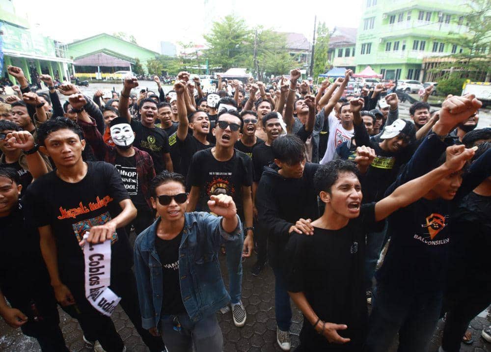 Aliansi Mahasiswa Pro Demokrasi SULSEL (AMPDS) menggelar Mimbar Demokrasi di Lapangan STIE AMKOP, Minggu (17/12/2023). (Dok. Istimewa)