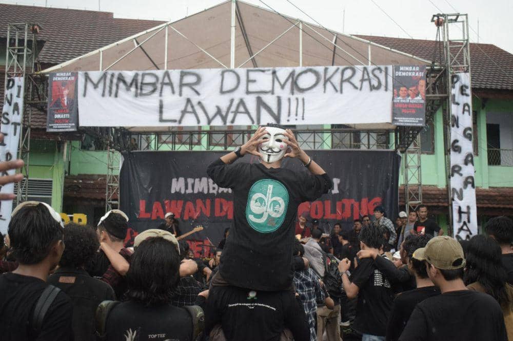 Mahasiswa Makassar Serukan Lawan Dinasti Politik di Mimbar Demokrasi