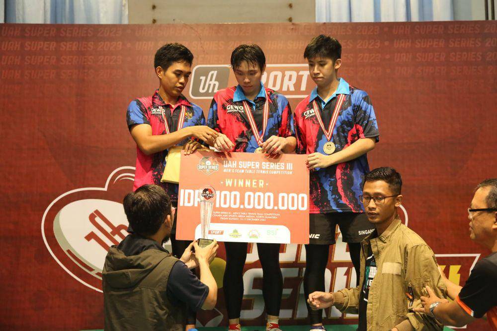TSP Medan menjuarai UAH Super Series III 2023 di GOR Cemara Asri, Deli Serdang, Minggu (17/12/2023) (Dok.UAH Super Series)