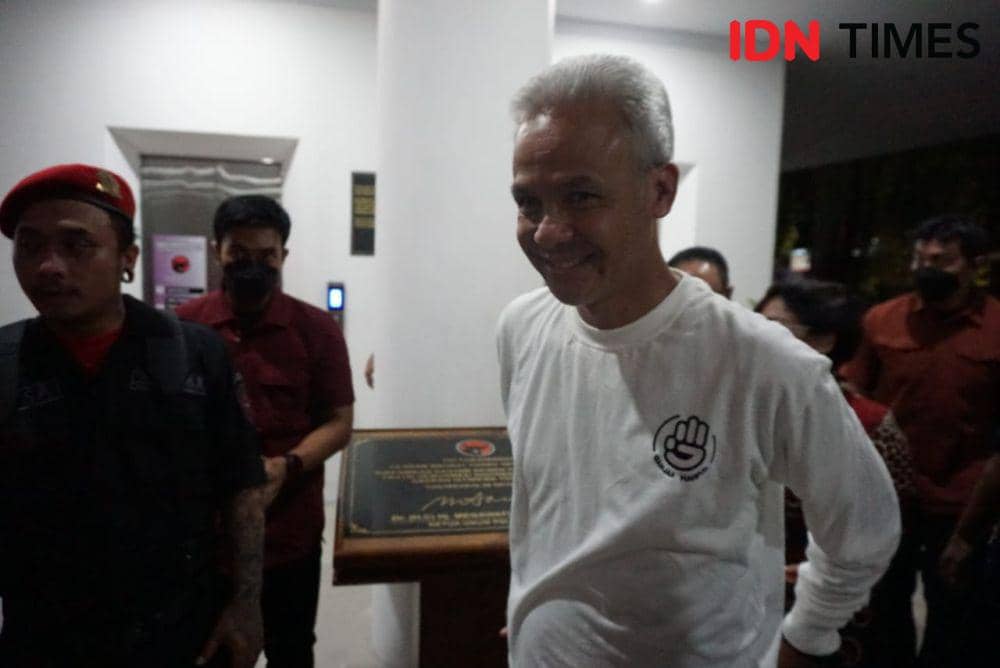 Ganjar Pranowo menghadiri acara konsolidasi di Kantor DPD PDIP DIY, Senin (18/12/2023) malam. (IDNTimes/Herlambang Jati)