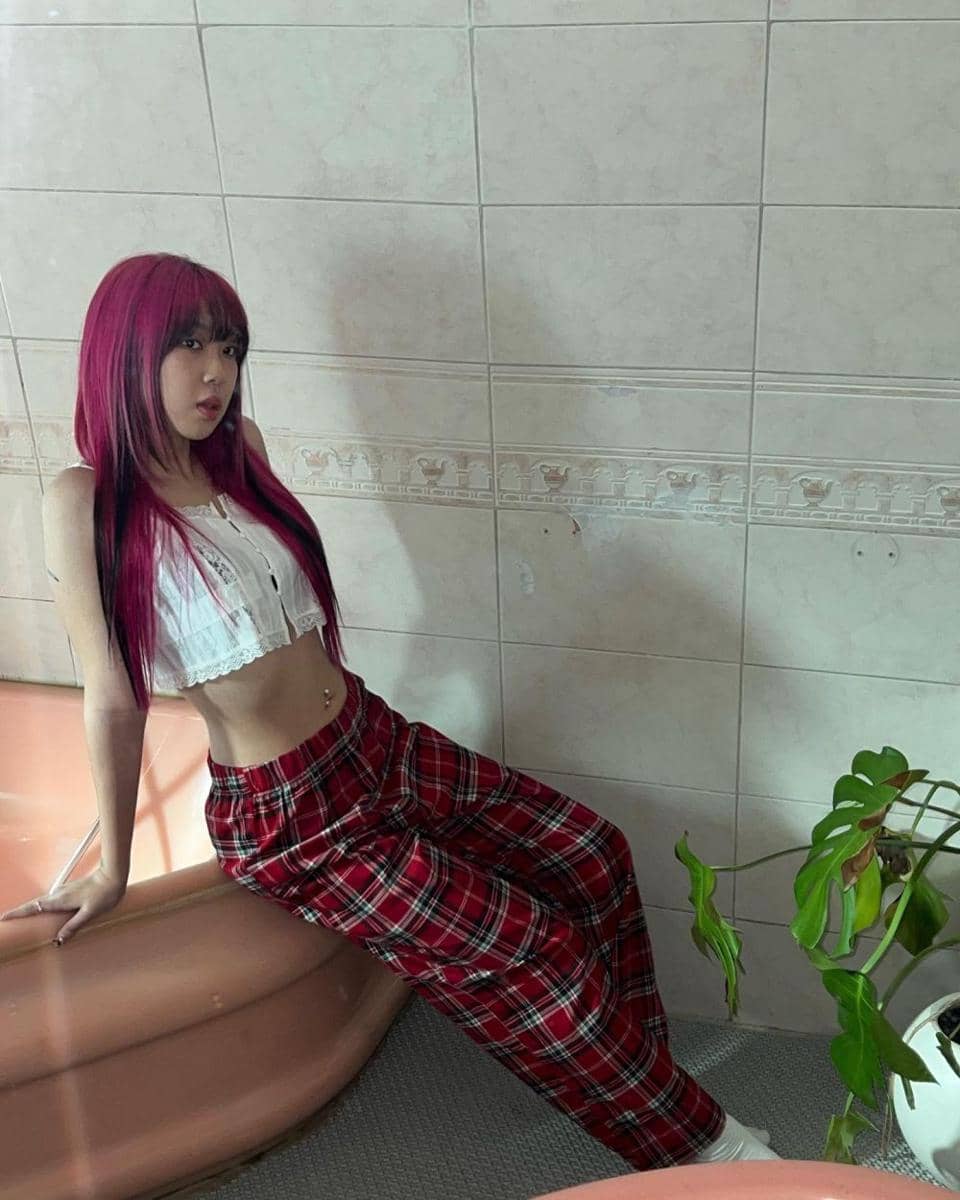 9 Gaya OOTD Lee Young Ji, Rapper Korea dengan Gaya Slay! | IDN Times