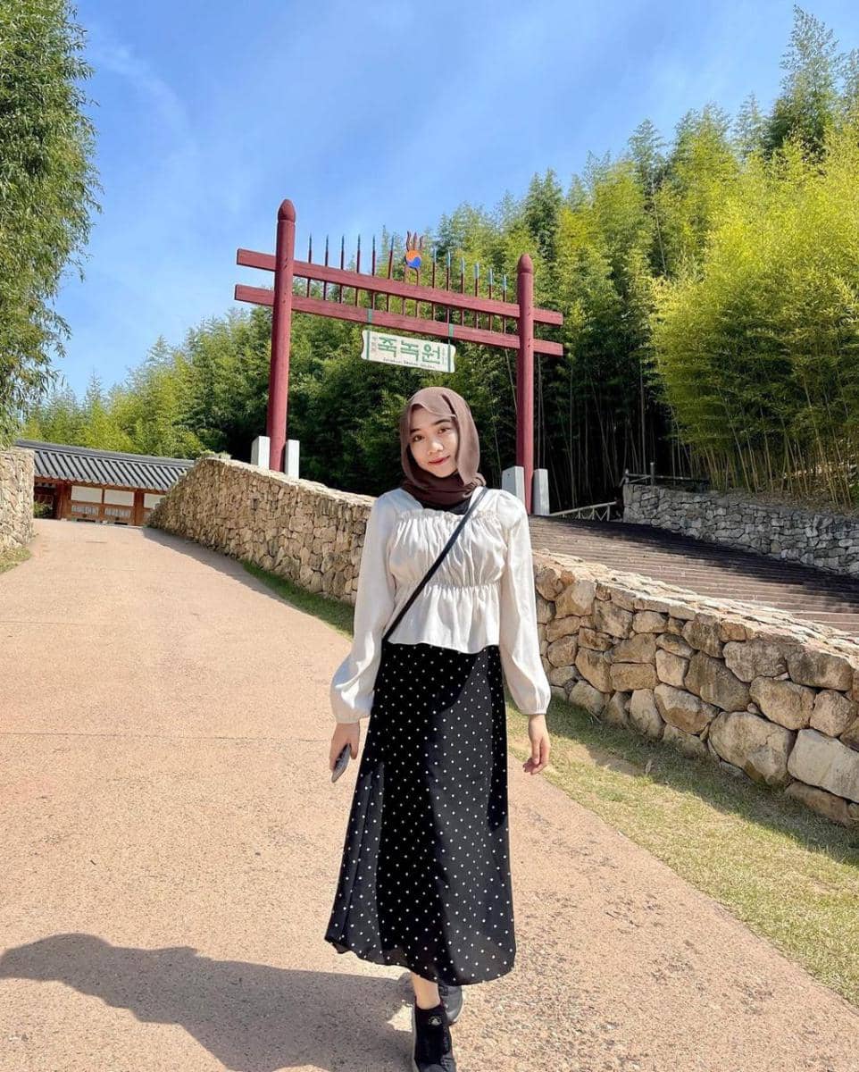 Ide mix and match sneakers ala Marinanda Azahra (instagram.com/marinanda_88)