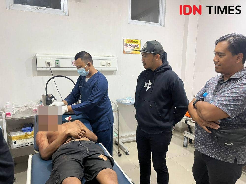 Pria tersebut langsung dibawa ke rumah sakit untuk diberikan tindakan medis. (IDN Times/Istimewa).