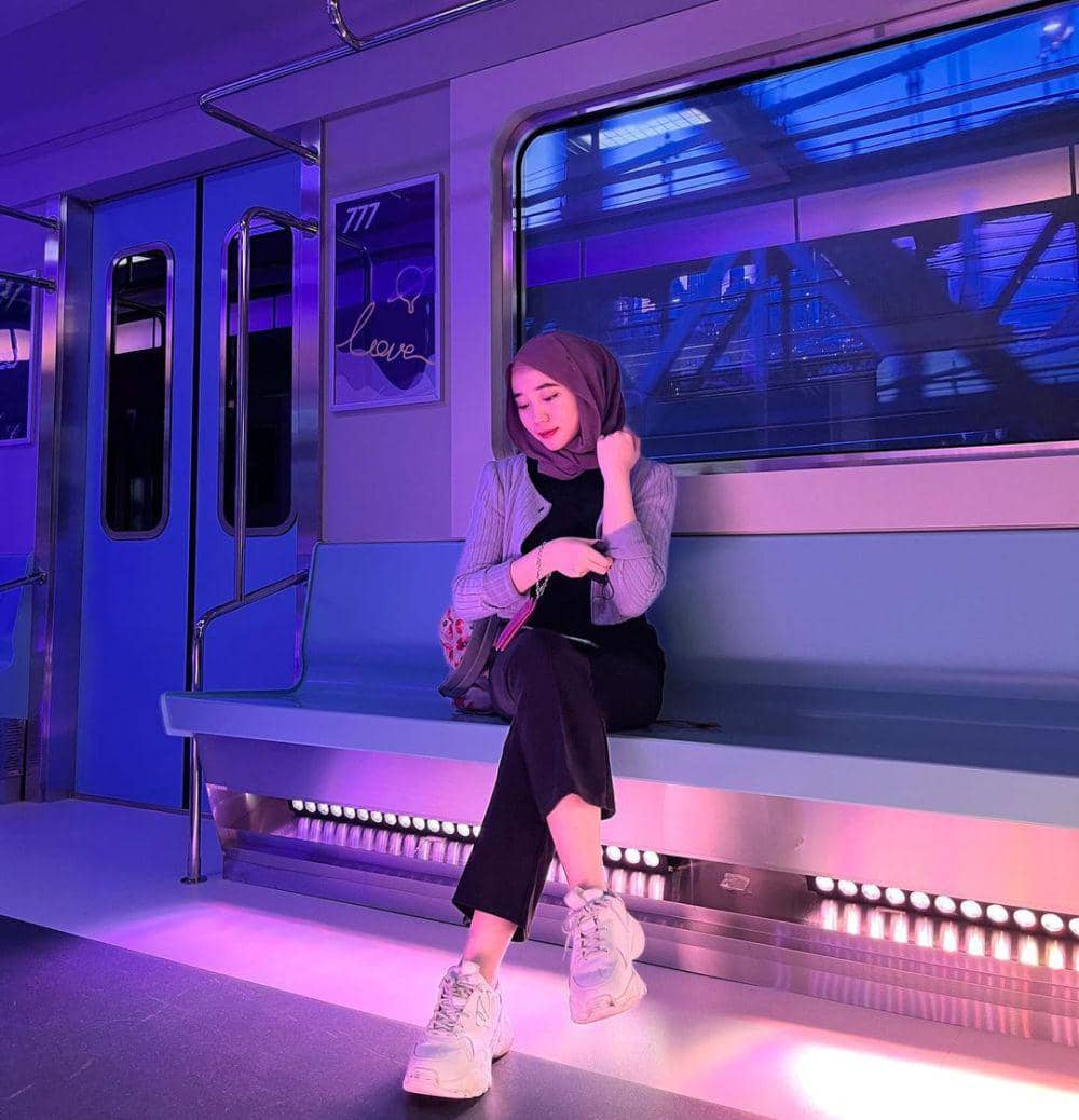 Ide mix and match sneakers ala Marinanda Azahra (instagram.com/marinanda_88)