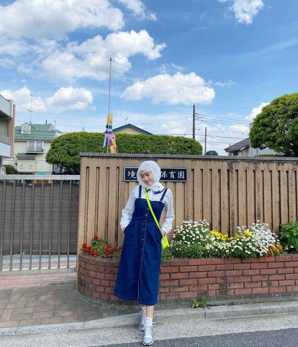 Ide mix and match sneakers ala Marinanda Azahra (instagram.com/marinanda_88)