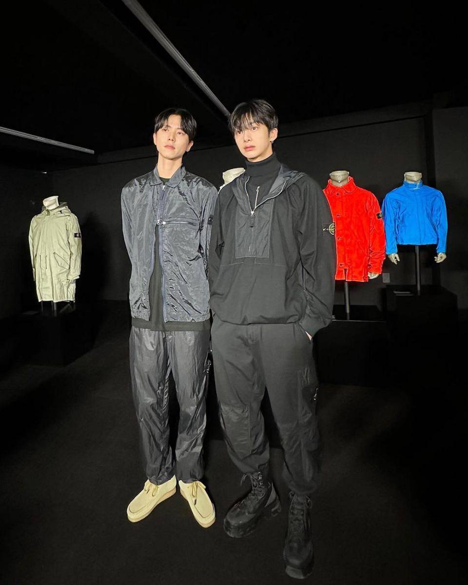 outfit nuansa hitam ala Hyungwon MONSTA X (instagram.com/coenffl)