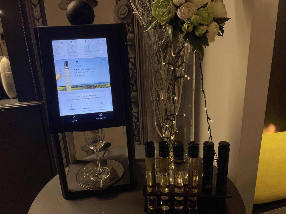 potret hal-hal unik di lobi hotel (reddit.com/user/huck_licks_a_berry)