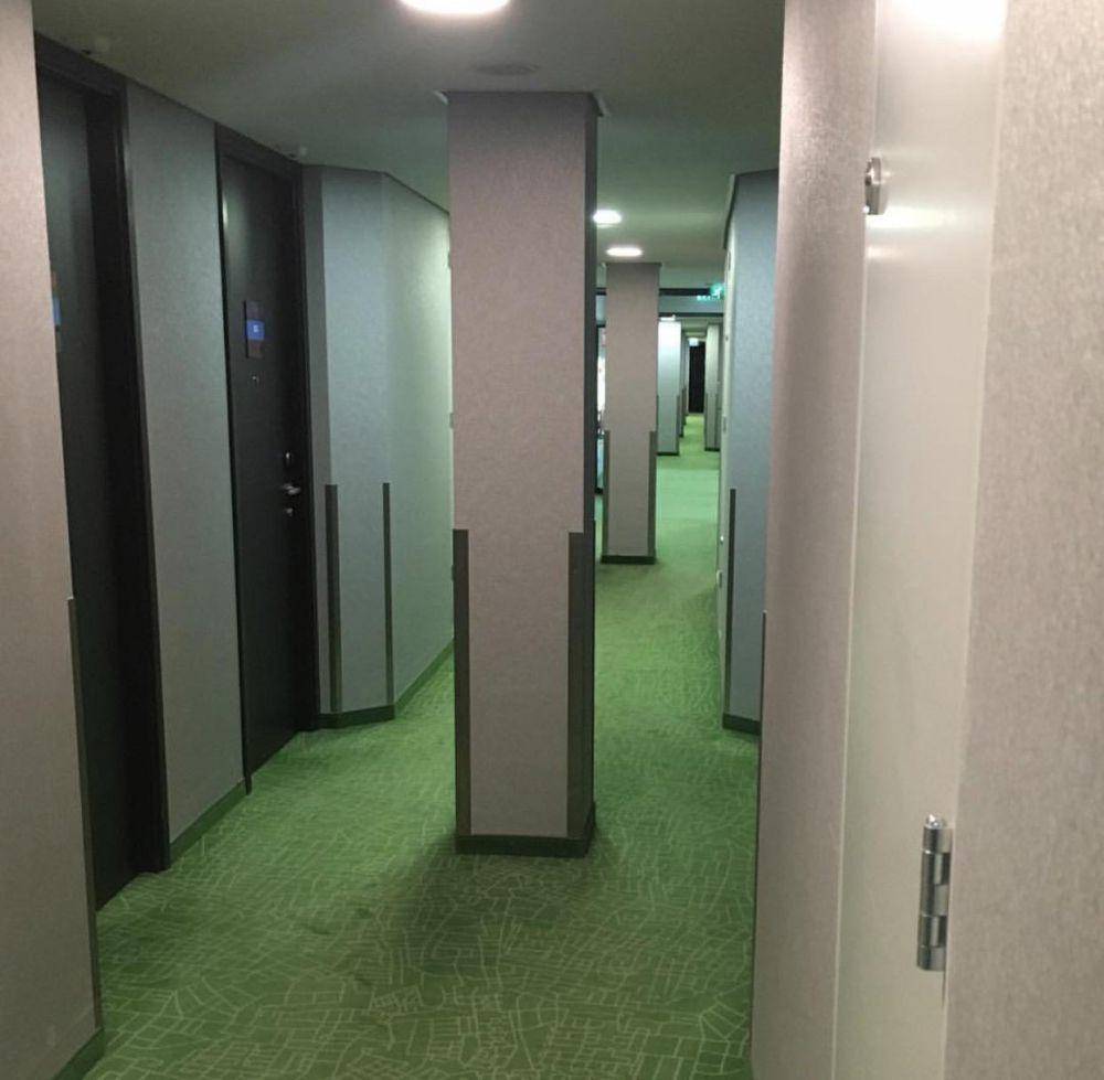 potret hal nyeleneh di lobi hotel (reddit.com/r/CrappyDesign)