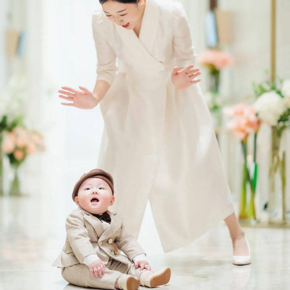 potret kenangan Park Bo Mi dan suami dengan mendiang putranya (instagram.com/bominim77)