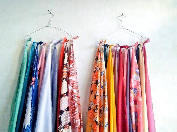 Cara menggantung hijab dengan hanger (instagram.com/dstanie)