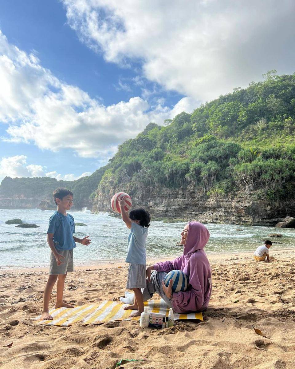 potret Zaskia Adya Mecca dan buah hati (instagram.com/zaskiadyamecca)