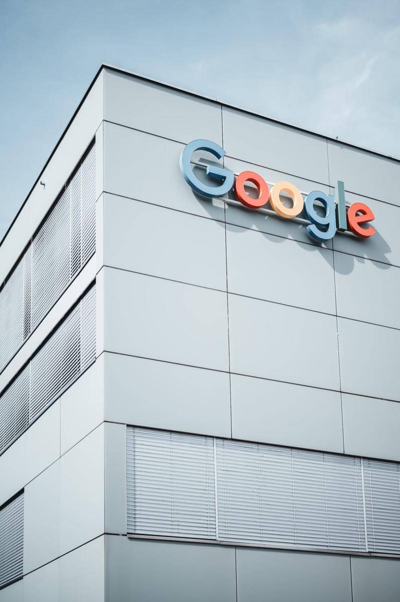 Ilustrasi kantor Google (unsplash.com/@alexdudar)