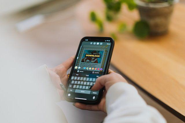 ilustrasi copywriter membuat teks copy pada instagram story (unsplash.com/Battenhall)