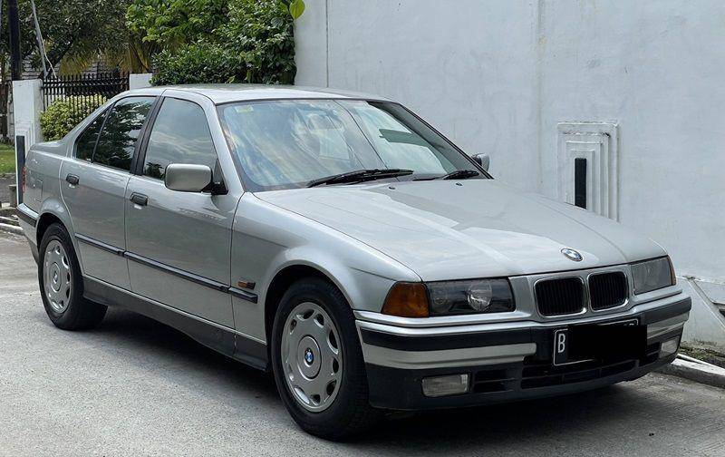 BMW 318i E36 (twitter.com/HoldenKlasik)