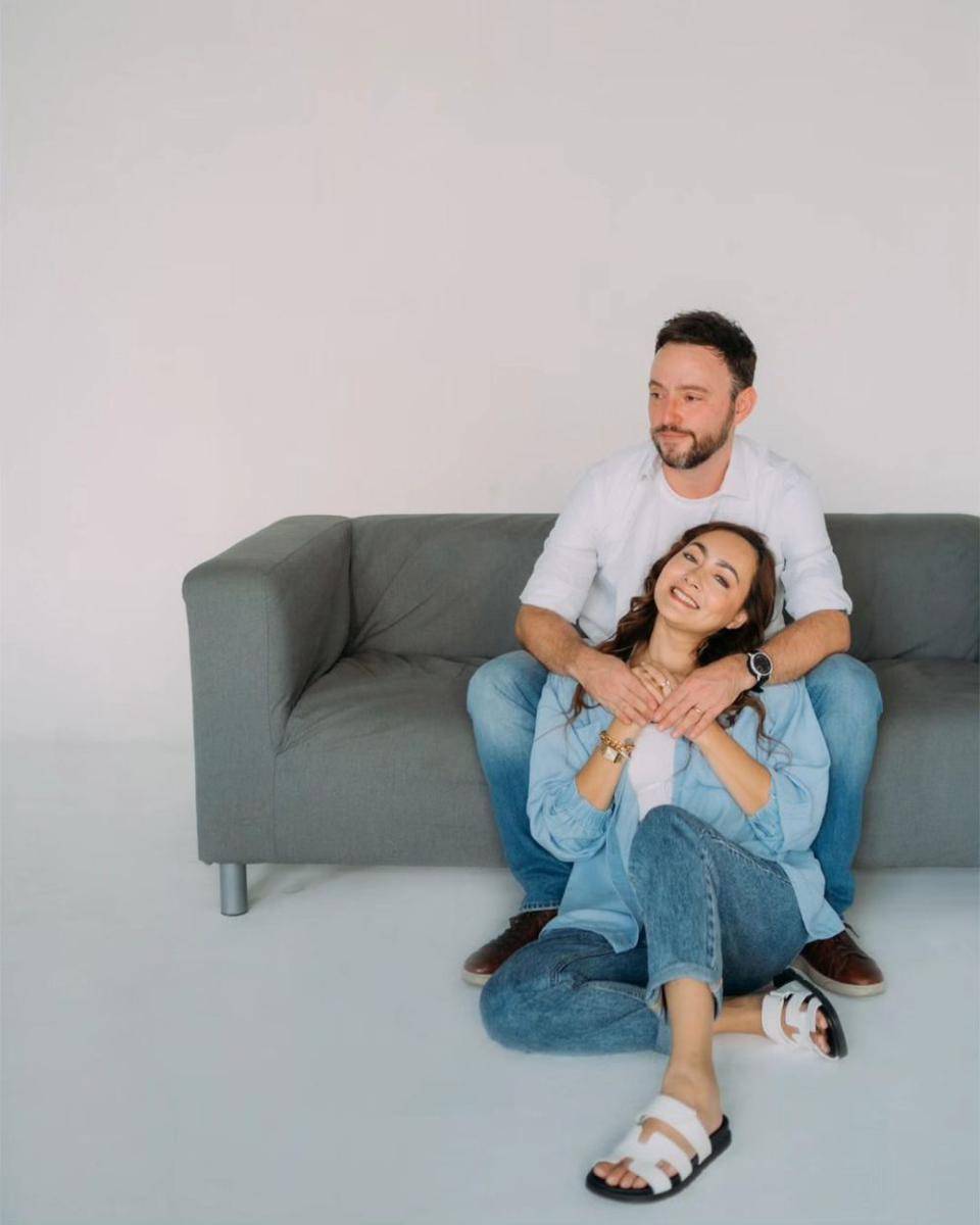 potret Dewi Rezer dan suami (instagram.com/rezerdewi)