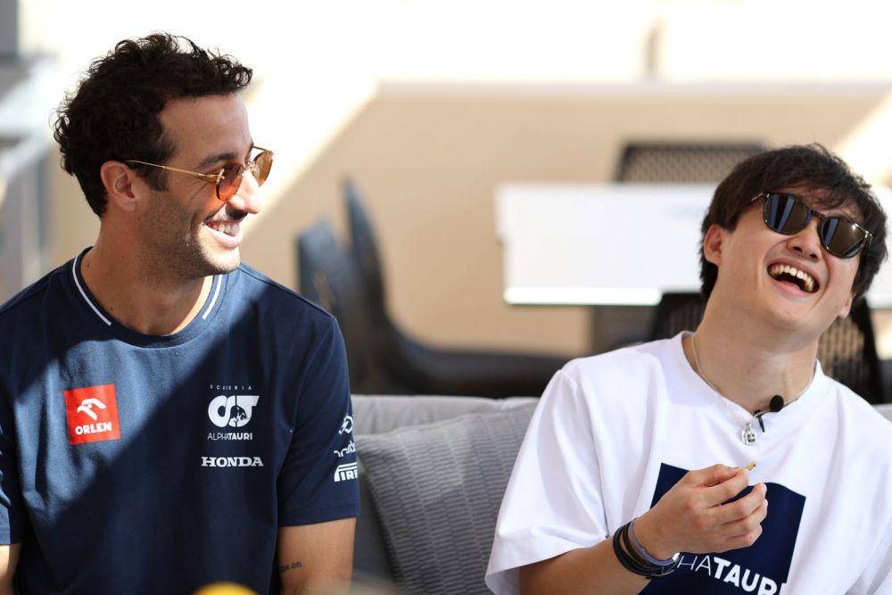 Daniel Ricciardo (kiri) dan Yuki Tsunoda (scuderia.alphatauri.com)