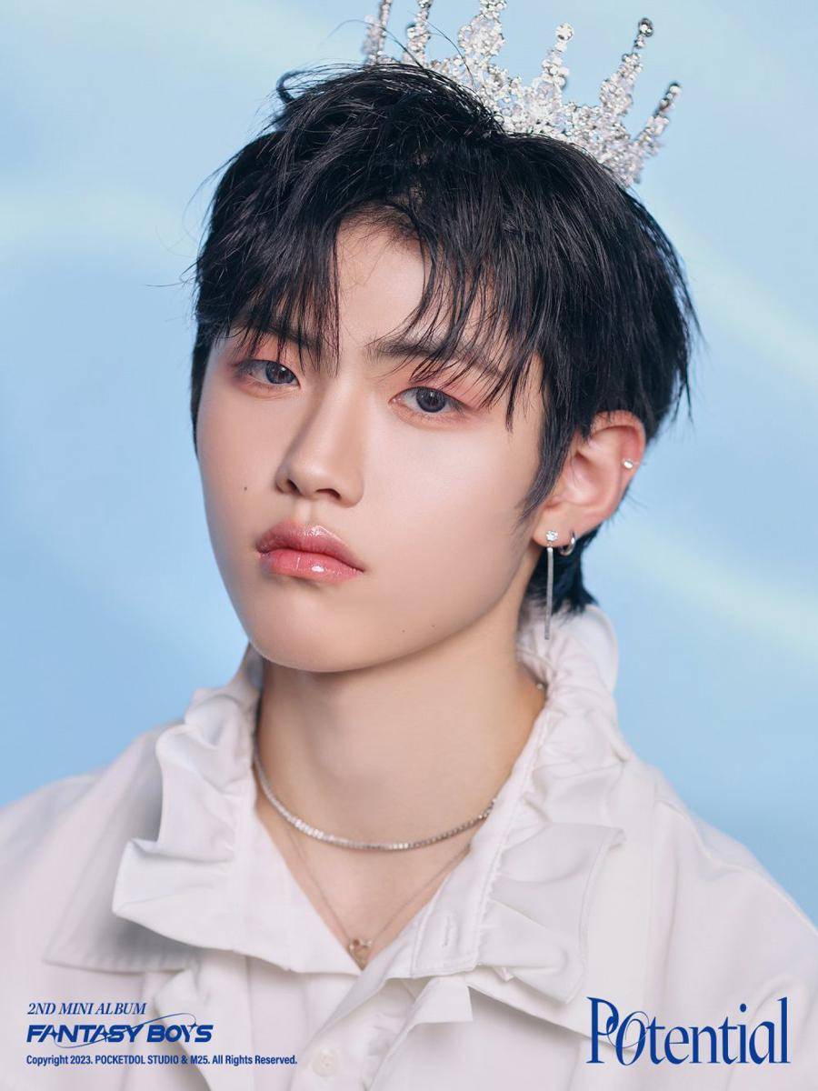 Kim Gyurae (twitter.com/fantasyboys_twt)