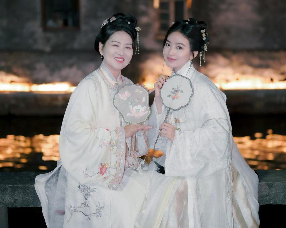 potret Natasha Wilona dan sang mama (instagram.com/natashawilona12)