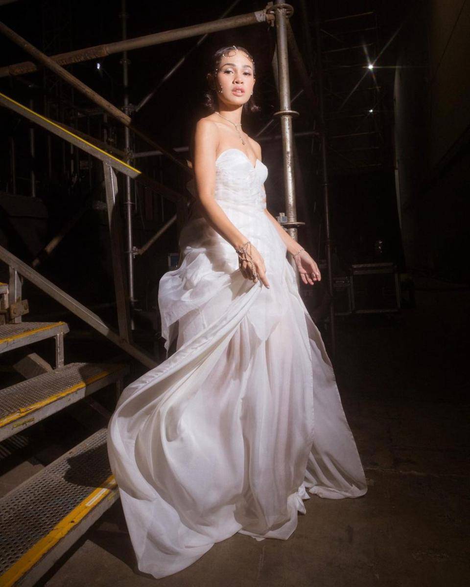 OOTD warna putih ala Andien Aisyah (instagram.com/andienaisyah)