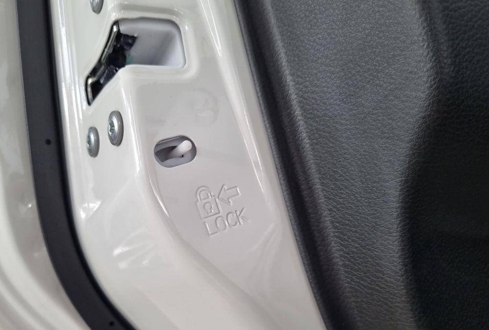 Fitur child rear door lock (Suzuki)