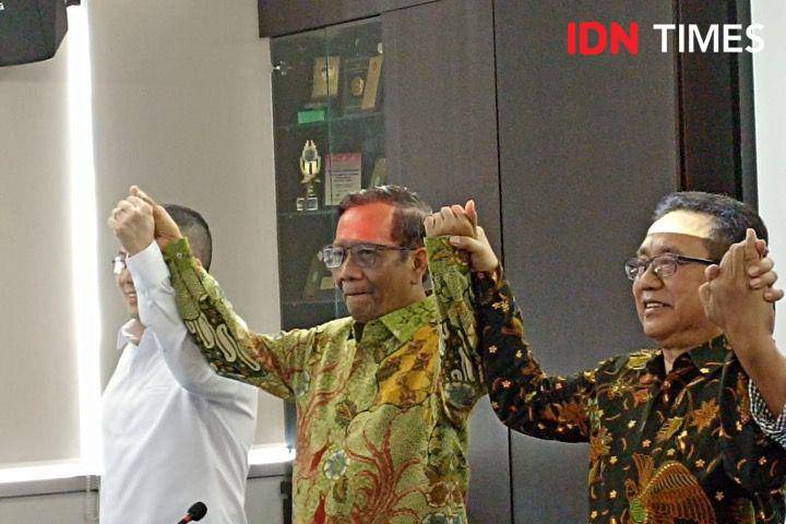 Menko Polhukam sekaligus Cawapres Nomor Urut 3 Mahfud MD saat melakukan pertemuan dengan Persekutuan Gereja-Gereja di Indonesia (PGI) di Jakarta Pusat. (IDN Times/Amir Faisol)