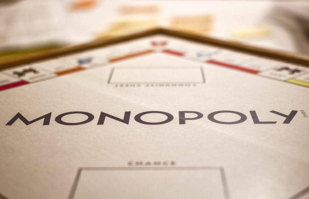 Ilustrasi monopoli (unsplash.com/@mrthetrain)