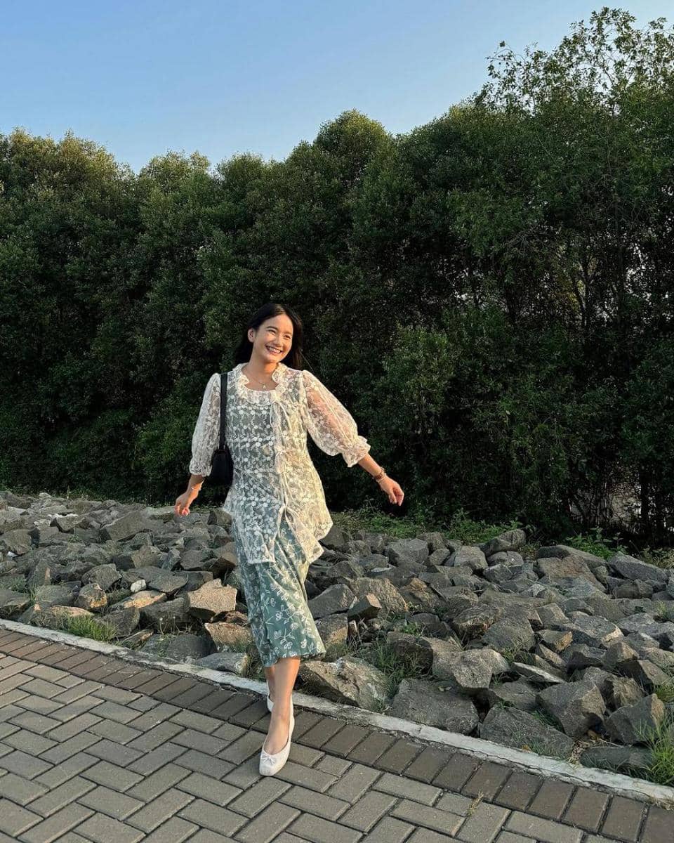 OOTD Natal ala Jesica Ceren dengan kebaya modern (instagram.com/jesicaceren)