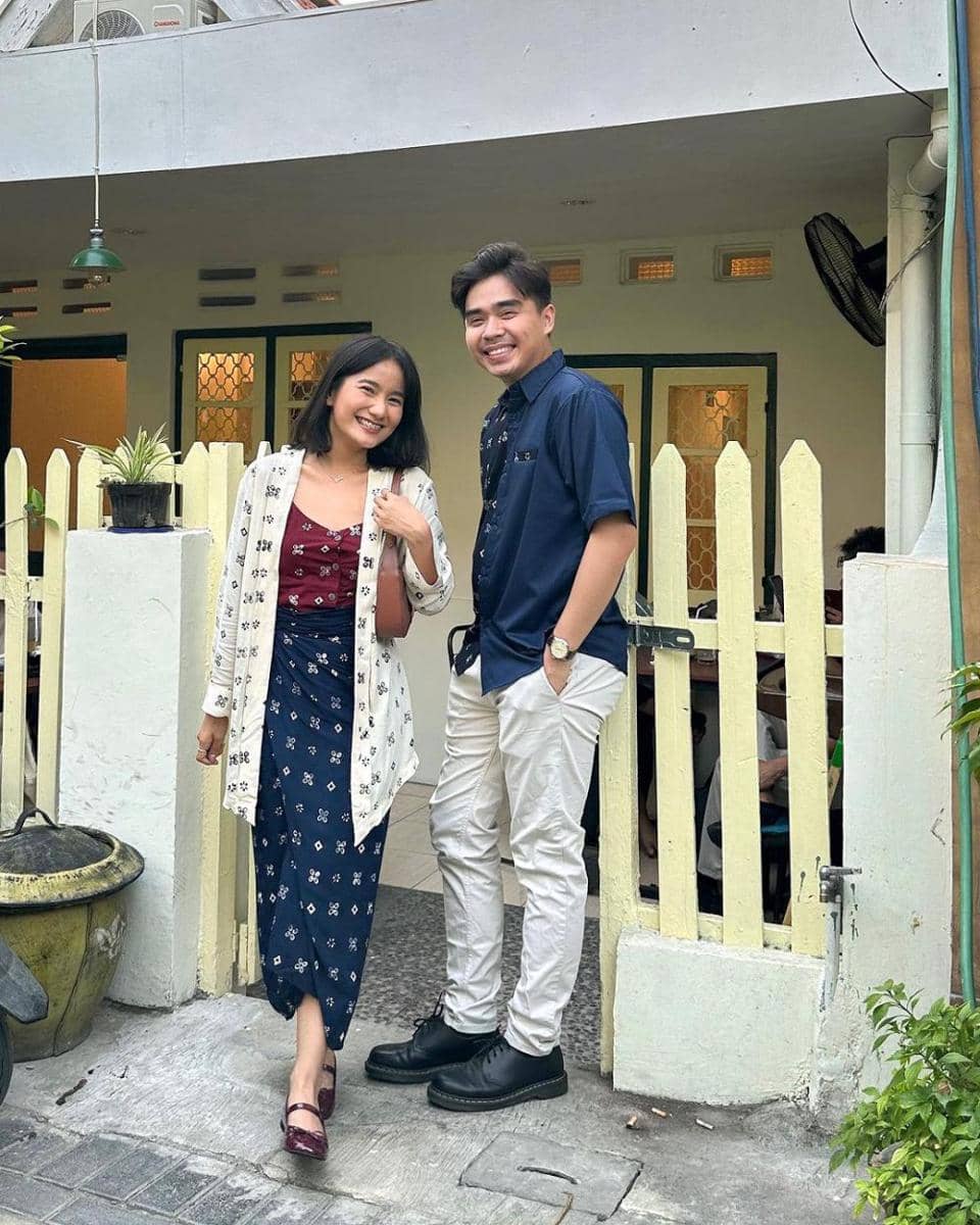 OOTD Natal ala Jesica Ceren dengan kebaya modern (instagram.com/jesicaceren)