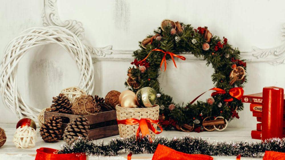 ilustrasi diy Natal ala cottage (pexels.com/Irina Iriser)
