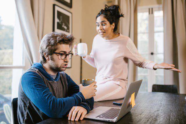 ilustrasi pria cuek dengan perempuan (pexels.com/RDNE Stock project)