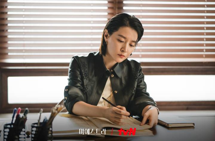 Lee Young Ae sebagai Cha Se Eum di drakor Maestra: Strings of Truth (twitter.com/CJnDrama)