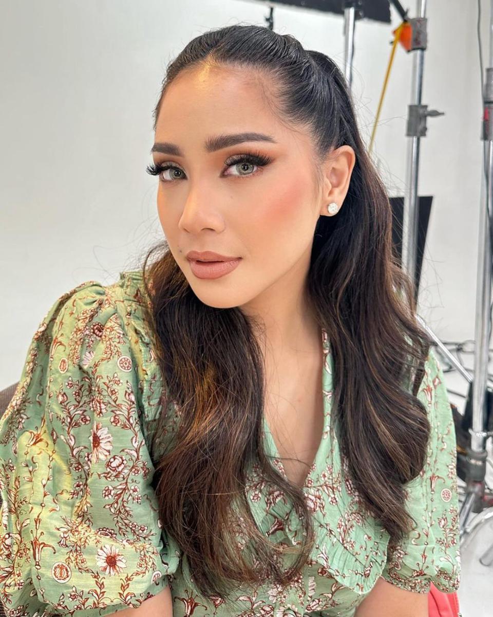 potret Nagita Slavina didandani Tasya Farasya (instagram.com/tasyafarasya)