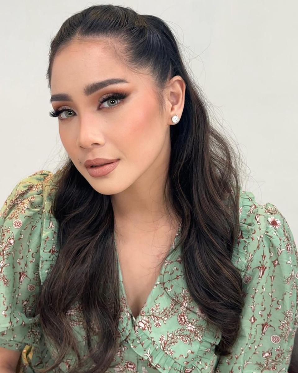 potret Nagita Slavina didandani Tasya Farasya (instagram.com/tasyafarasya)