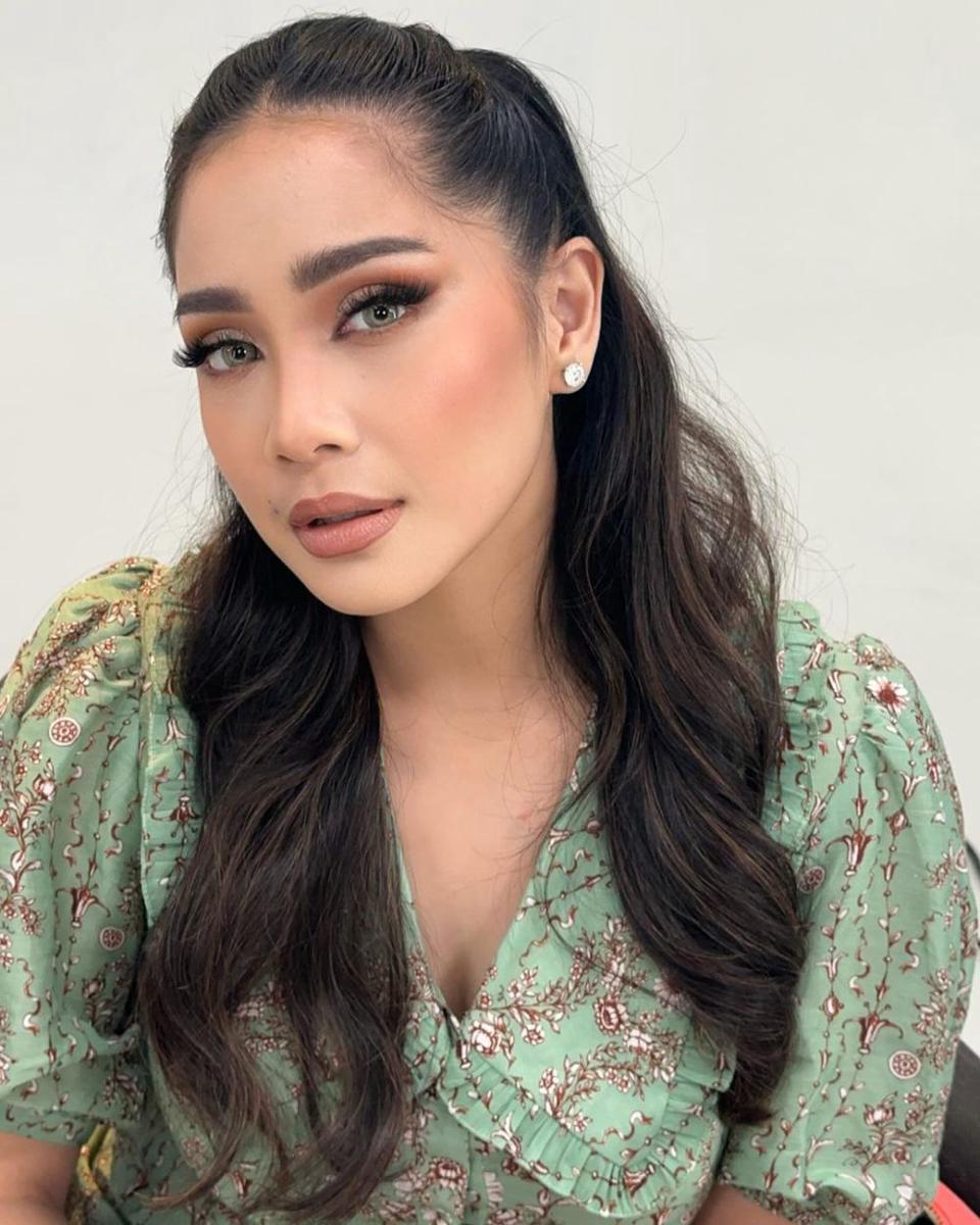 potret Nagita Slavina didandani Tasya Farasya (instagram.com/tasyafarasya)