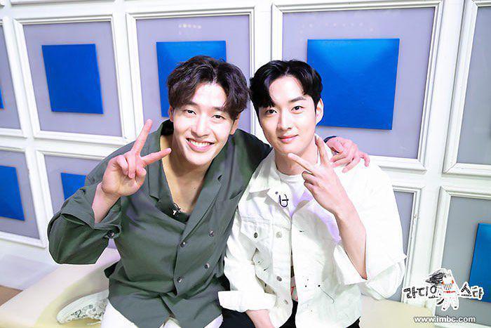 Kang Ha Neul dan Kang Young Seok (instagram.com/th_company_official)